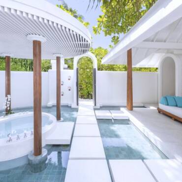 Anantara_Kihavah_1_2_bedroom_beach_pool_villa_master_bathroom