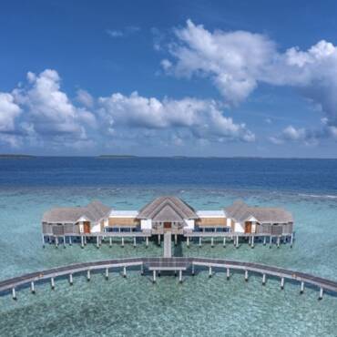 Anantara_Kihavah_2bedroom_sunset_over_water_ pool_residence_aerial_entrance
