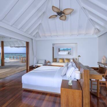 Anantara_Kihavah_2bedroom_sunset_over_water_ pool_residence_master_bedroom_interior