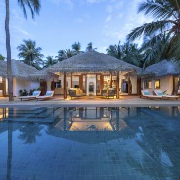 Anantara_Kihavah_Exterior_View_Three_Bedroom_Beach_Pool_Residence_Pool_Area