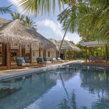 Anantara_Kihavah_Exterior_View_Two_Bedroom_Beach_Pool_Residence_Pool_and_Deck