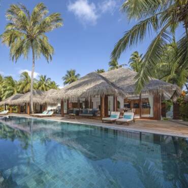 Anantara_Kihavah_Guest_Room_Three_Bedroom_Beach_Pool_Residence_Exterior_View