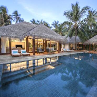 Anantara_Kihavah_Guest_Room_Three_Bedroom_Beach_Pool_Residence_Exterior_View_at_Dusk