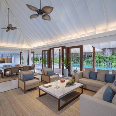 Anantara_Kihavah_Guest_Room_Three_Bedroom_Beach_Pool_Residence_Lounge
