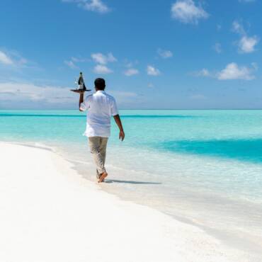 Anantara_Dhigu_Beach_Service_Butler