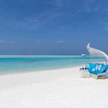 Anantara_Dhigu_Beach_Setup_Sun_Lounge_Angle_1