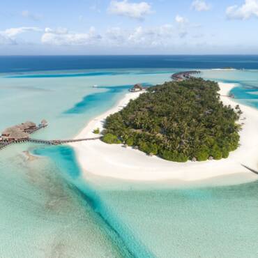 Anantara_Dhigu_Maldives_Resort_Exterior_View_Aerial_Shot
