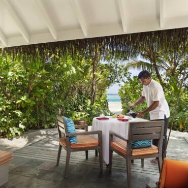 Anantara_Dhigu_Maldives_Resort_Guest_Room_Sunrise_Beach_Villa_Balcony_with_Breakfast