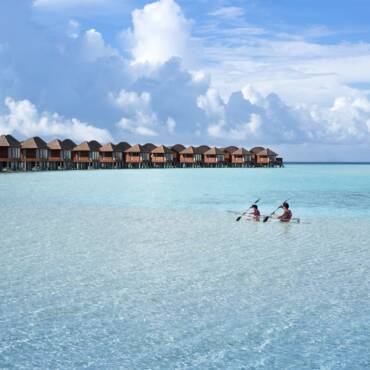 Anantara_Dhigu_Maldives_Resort_Recreation_Facility_Couple_on_Kayak