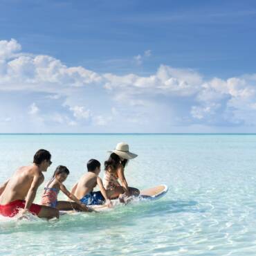 Anantara_Dhigu_Maldives_Resort_Recreation_Facility_Family_on_Paddle_Board