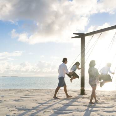 Anantara_Dhigu_Maldives_Resort_Recreation_Facility_Swing_with_Family