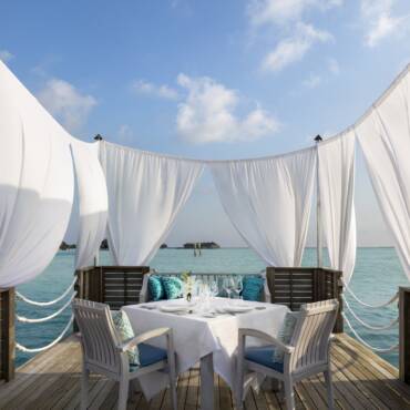Anantara_Dhigu_Maldives_Resort_Restauramt_Dining_By_Design_Floating_Platform