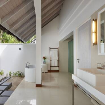 NH_Maldives_Kuda_Rah_Resort_Beach_Duplex_Suite_with_Private_Pool_Bathroom