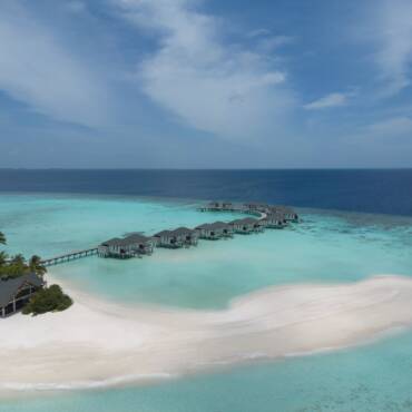 NH_Collection_Maldives_Havodda_Resort_Beach_Overwater_Villas_Sandbank