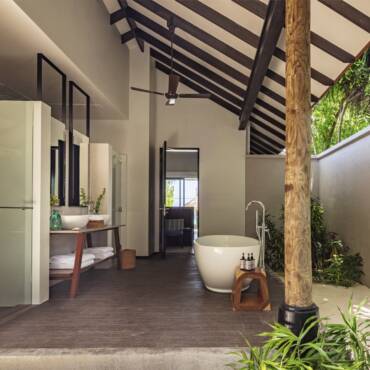 NH_Collection_Maldives_Havodda_Resort_Guest_Room_Sunrise_Beach_Pool_Villa_Bathroom3