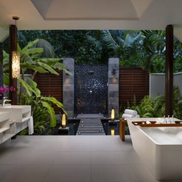 Niyama_Private_Islands_Maldives_Guest_room_Beach_Pool_Villa_Bathroom_Evening