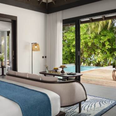 anantara_veli_maldives_resort_accomodation_beach_pool_villa_bedroom_1920x1037