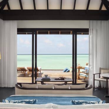 anantara_veli_maldives_resort_accomodation_deluxe_over_water_pool_villa_bedroom_1920x1037