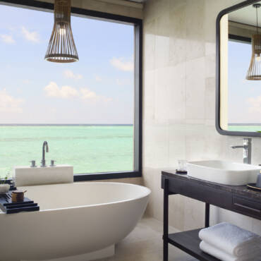 anantara_veli_maldives_resort_accomodation_over_water_pool_villa_bathroom_1920x1037