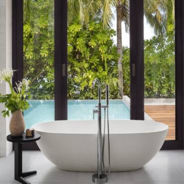 anantara_veli_maldives_resort_guest_room_beach_pool_villa_bathroom_1920x1037