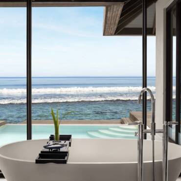 anantara_veli_maldives_resort_guest_room_ocean_pool_villa_bathroom_bathtub_1920x1037