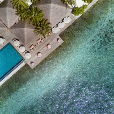 anantara_veli_maldives_resort_restaurant_aerial-dhoni_bar_deck_1920x1037