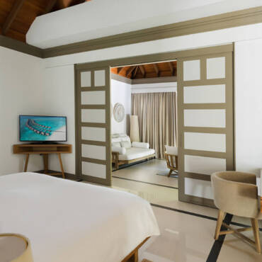 ja_manafaru_accommodation_deluxe-beach-villa_bedroom_2024-jpg2f29cd4a-3744-4cf5-96f9-5adc99b1acf7