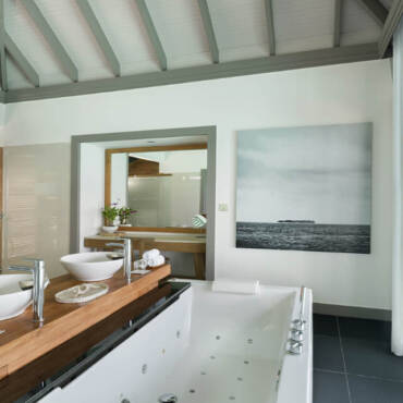 ja_manafaru_accommodation_ocean_residence_2br_bathroom_2024-jpgcb698790-b424-4681-ac95-e074cdd8350f