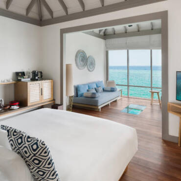 ja_manafaru_accomodation_sunset_water_villa_bedroom_2024-jpg5713b8ff-451b-4242-8713-77def5ed9bbd