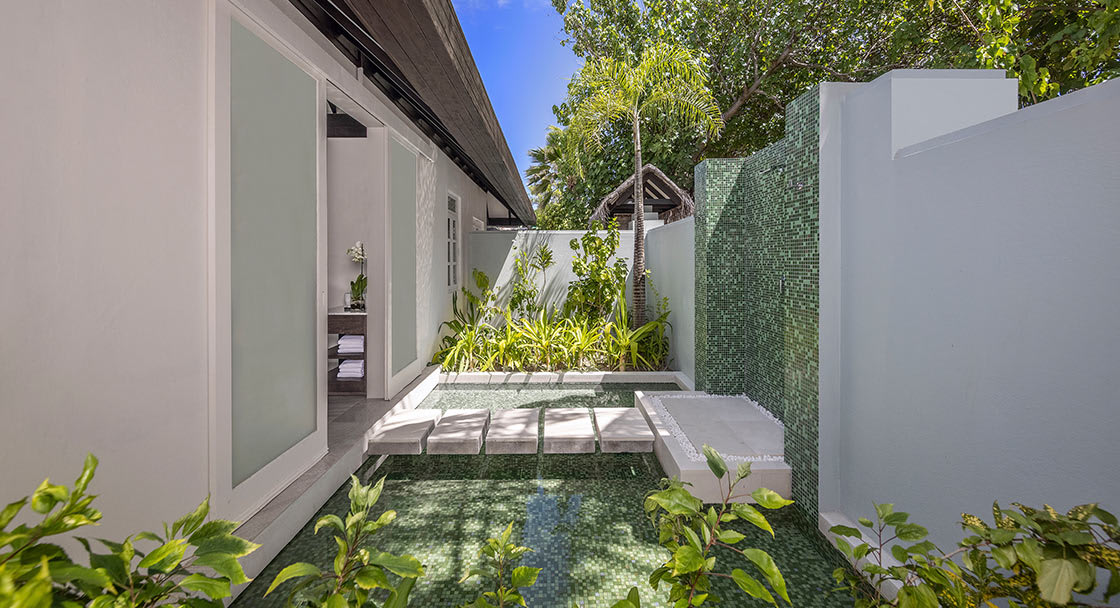 naladhu_private_island_maldives_ocean_house_outdoor_shower_1120x608px