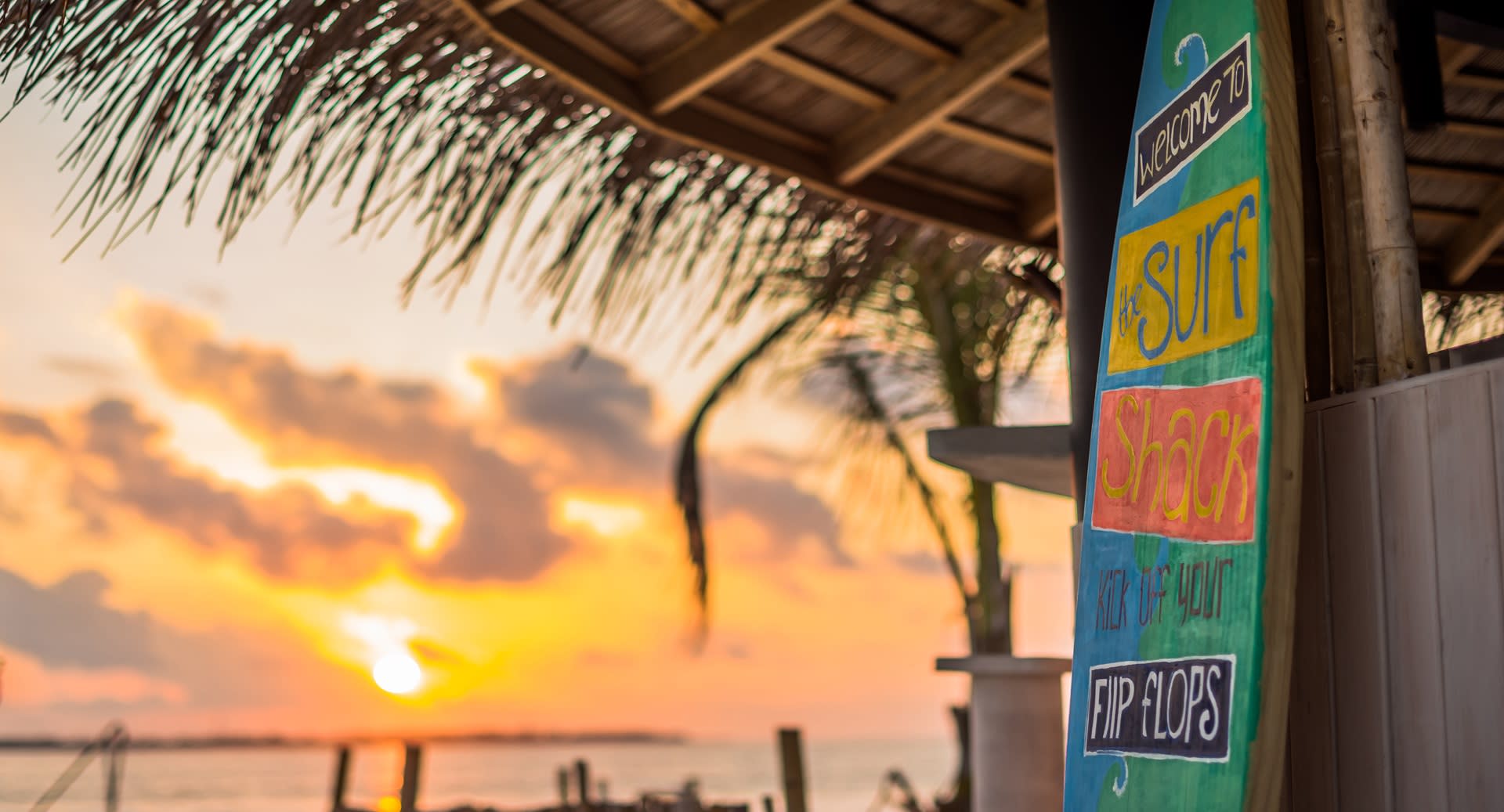 niyama_private_islands_maldives_restaurant_surf_shack_sunset_time