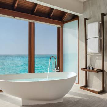14-anantaradhigumaldivesresortguestroomsunsetoverwatersuitebathtub1920x1037