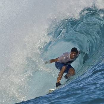 anantara_dhigu_surfing_1920x1037