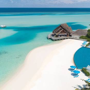 anantara_dhigu_swiming_pool_ariel_view_1920x1037
