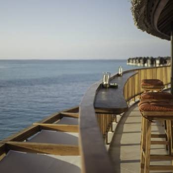 anantara_dhigu_the_yellow_fin_club_outdoor_sitting_1920x1037