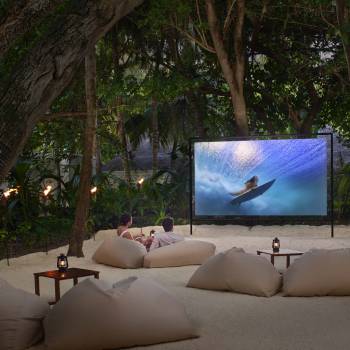 anantara_veli_maldives_resort_cinema_under_the_stars_1920x1037