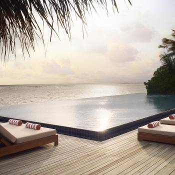 anantara_veli_maldives_resort_restaurant_dhoni_bar_swimming_pool_1920x1037