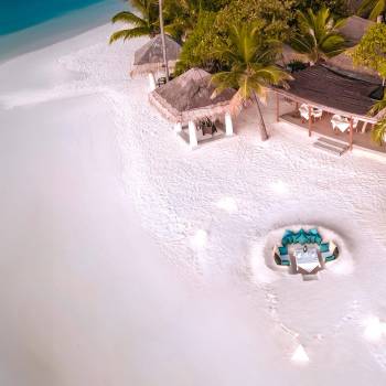 nh_maldives_kuda_rah_beach_restaurant_aerial_1920x1037