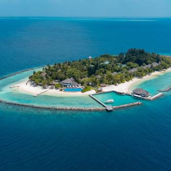 nh_maldives_kuda_rah_resort_02_arrival_jetty_aerial_1920x1037
