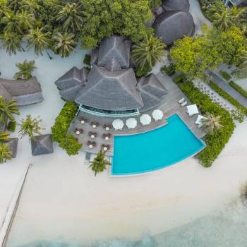 nh_maldives_kuda_rah_resort_03_aerial_pool_1920x1037