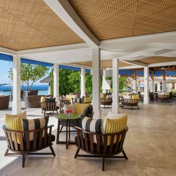 nh_maldives_kuda_rah_resort_gallery_glow_bar_1920x1037