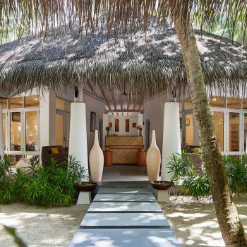 nh_maldives_kuda_rah_resort_spa_entry_1920x1037_1